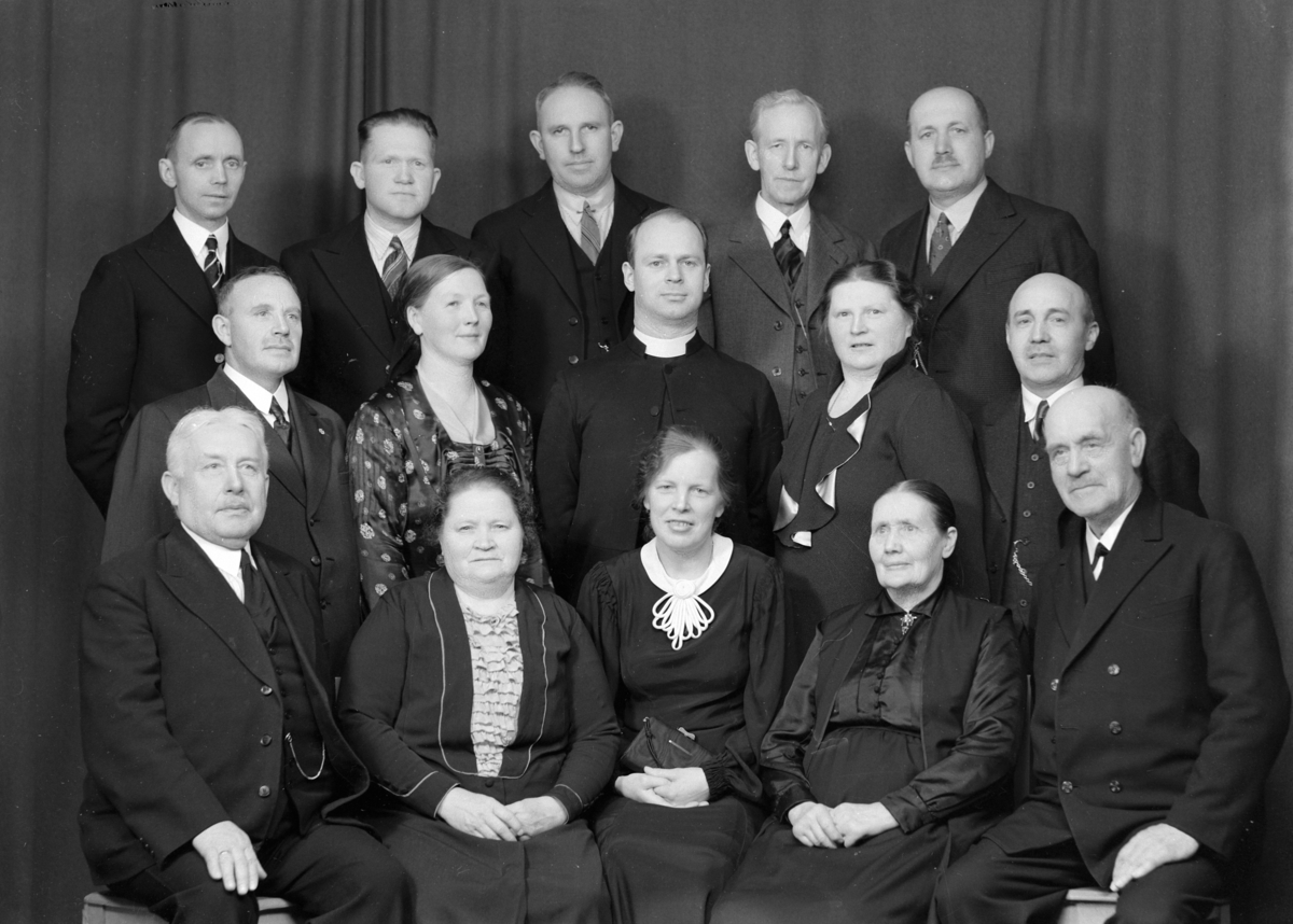 Normann Fotoatelier, Metodistkirken. Gruppe 15 stk.