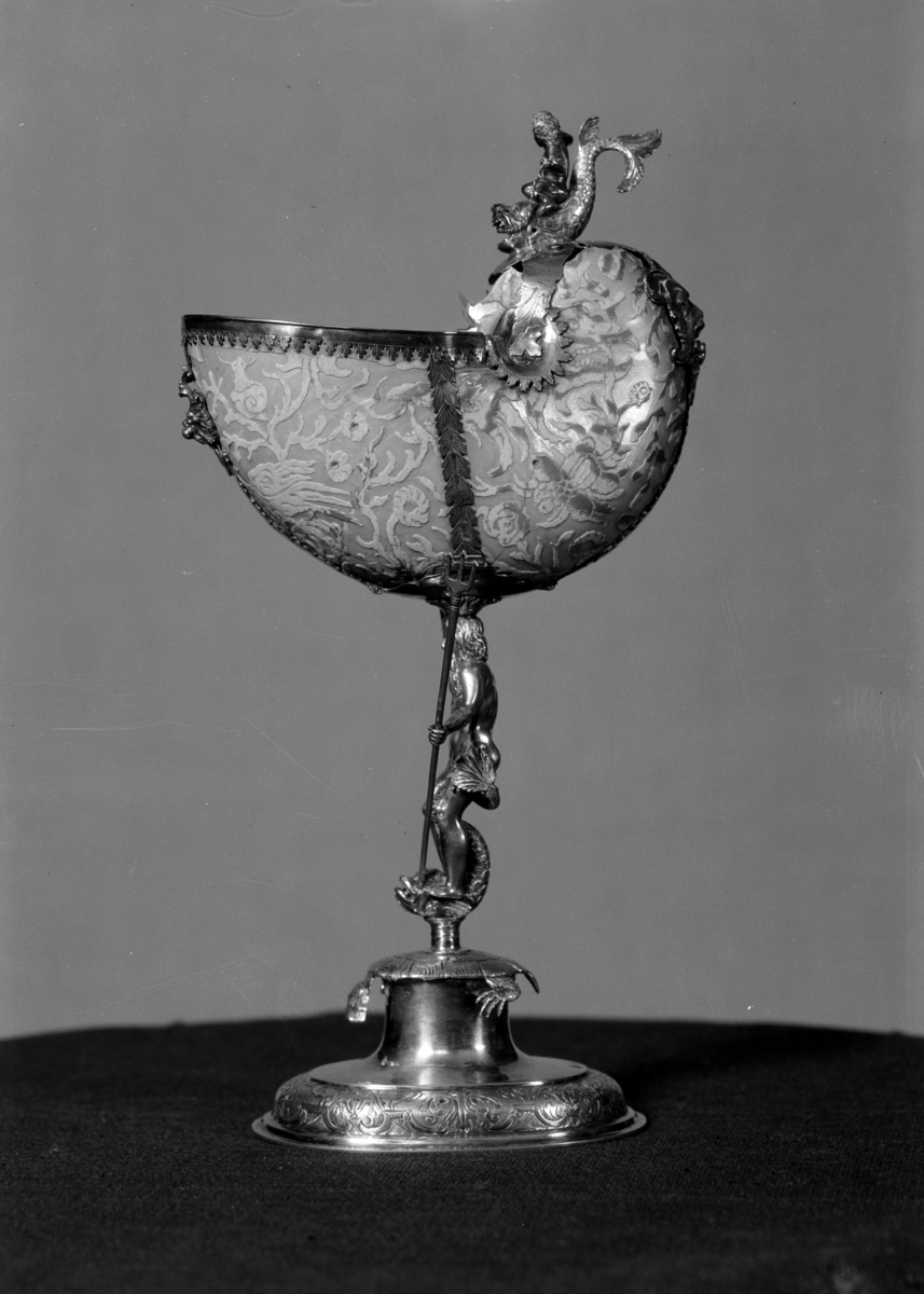 Normann Fotoatelier, Ludvig Nilsen. Pokal. Sølvsmedarbeid.