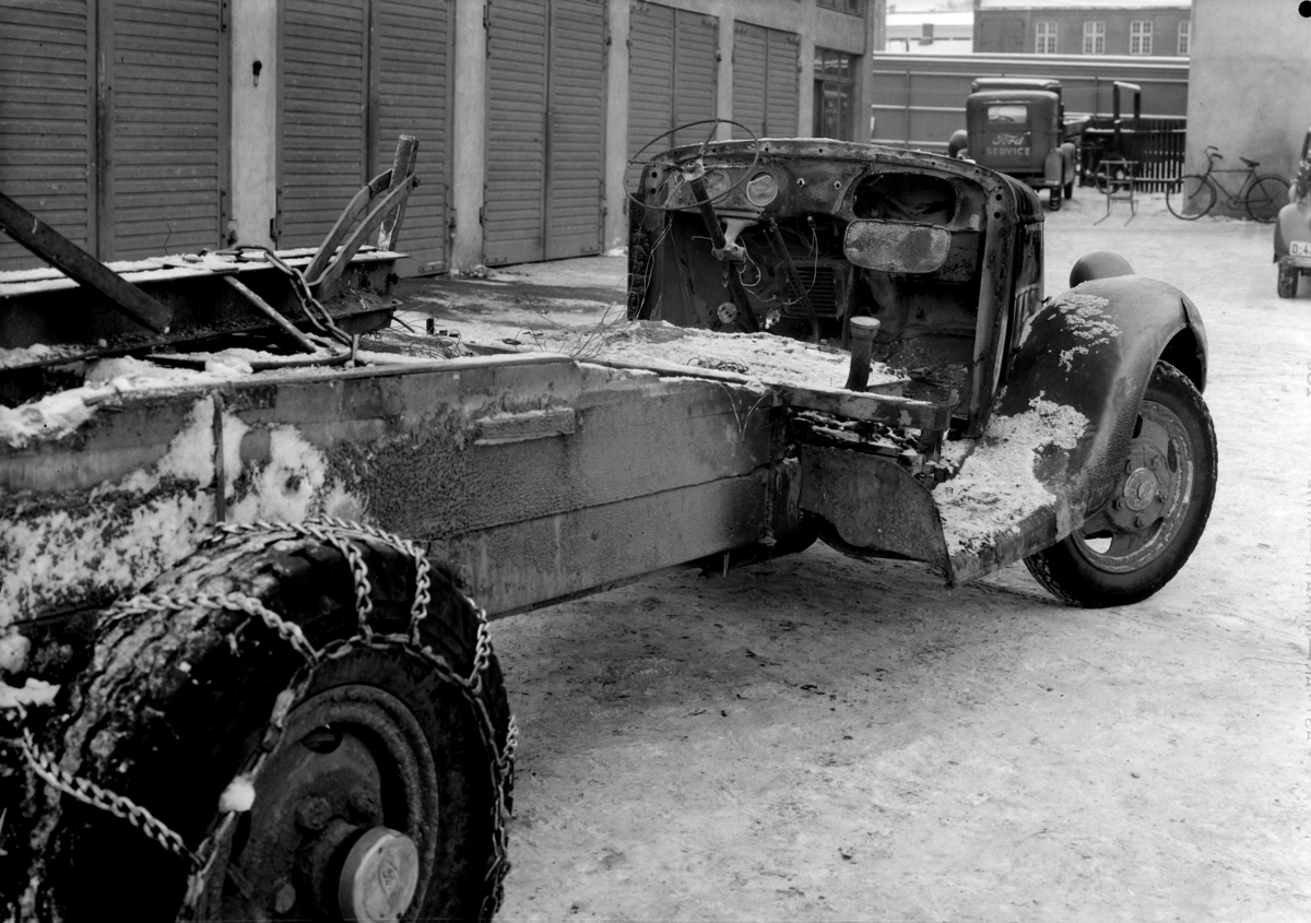 Normann Fotoatelier, Oplandske Auto, Hamar. Kolisjonskadet bil. D-4291.