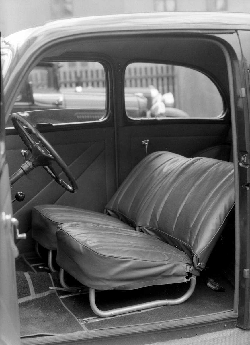 Normann Fotoatelier, Oplandske Auto, Hamar. Kolisjonskadet bil. D-4291.
