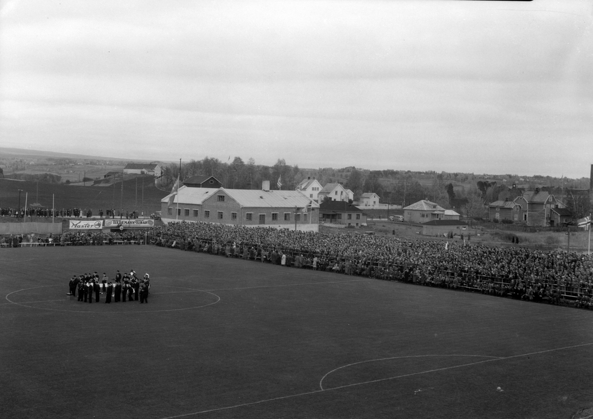 Normann Fotoatelier, Briskeby stadion, Hamar. NM- Finale 1938. Fredrikstad - Mjøndalen 3-2.