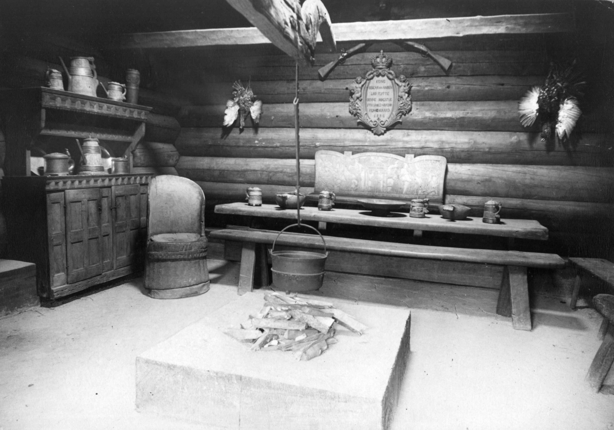 Axel Lindahl, Kjellebergstua fra Valle i Setesdal. Fotografert i Kong Oscar IIs samlinger, nå Norsk folkemuseum. Fotograf: Axel Lindahl.