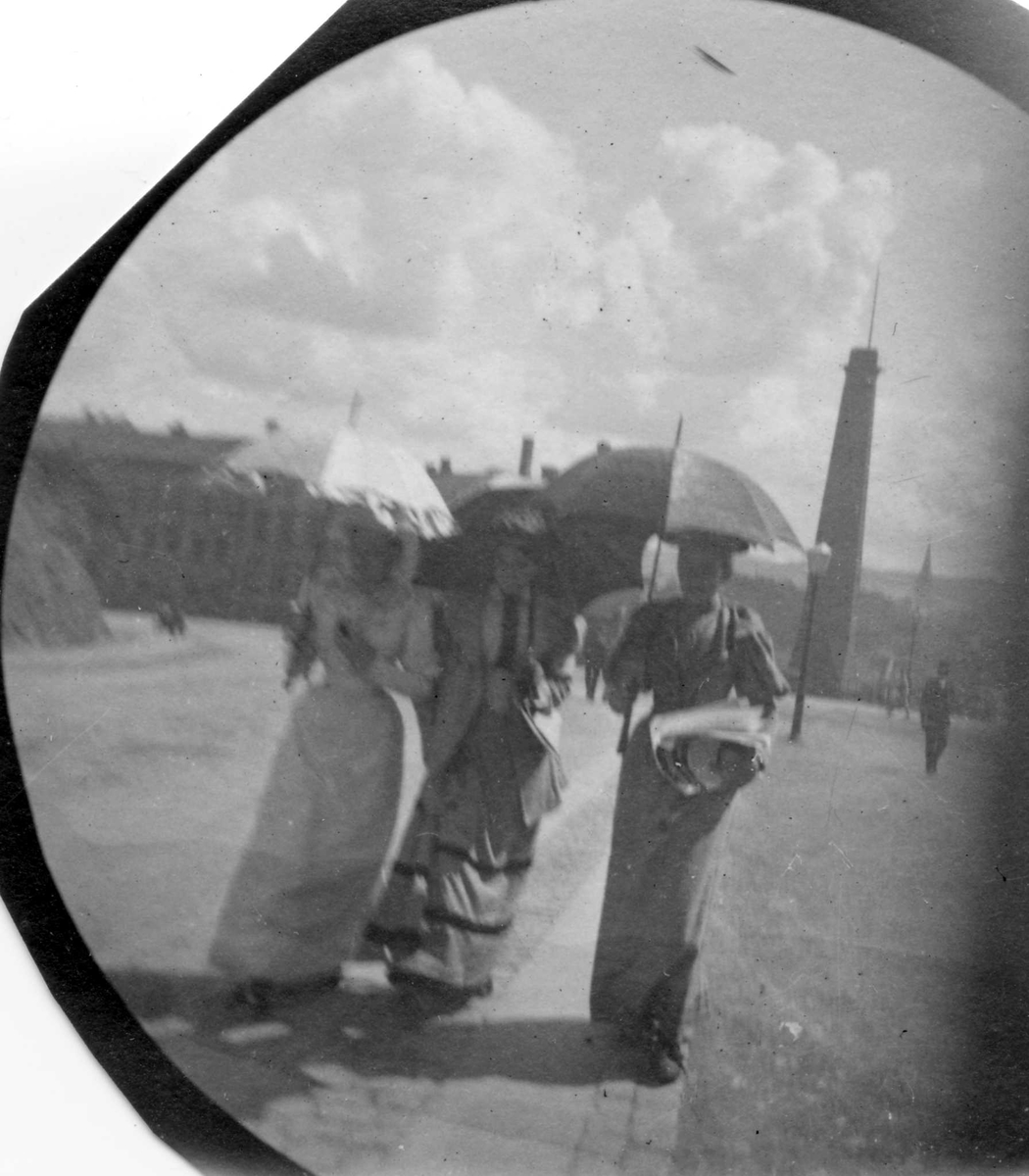 Fredrik Carl Mülertz Størmer, Tre damer med parasoller, Oslo.