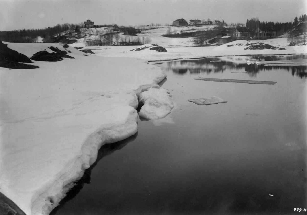 Hermann Christian Neupert, Asker, Akershus. 1908-1910. Vinterlandskap. Fra Holmenbukta, Øvre Nes gård og deler av Landøya. Bildet er tatt fra Presteskjær/Stillingsskjær eller fra Devik.