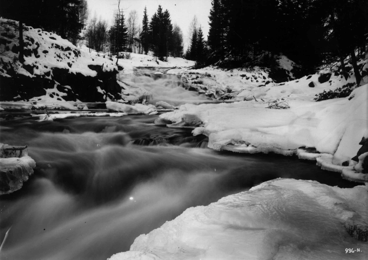 Hermann Christian Neupert, Oslo, Hammeren, Maridalen 1908-10. Vintermotiv. Elveparti . Skog.
