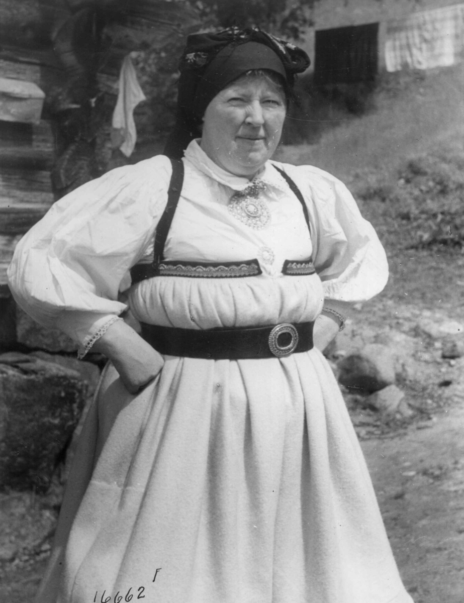 Anders Beer Wilse, Wilse original, Kvinnedrakt