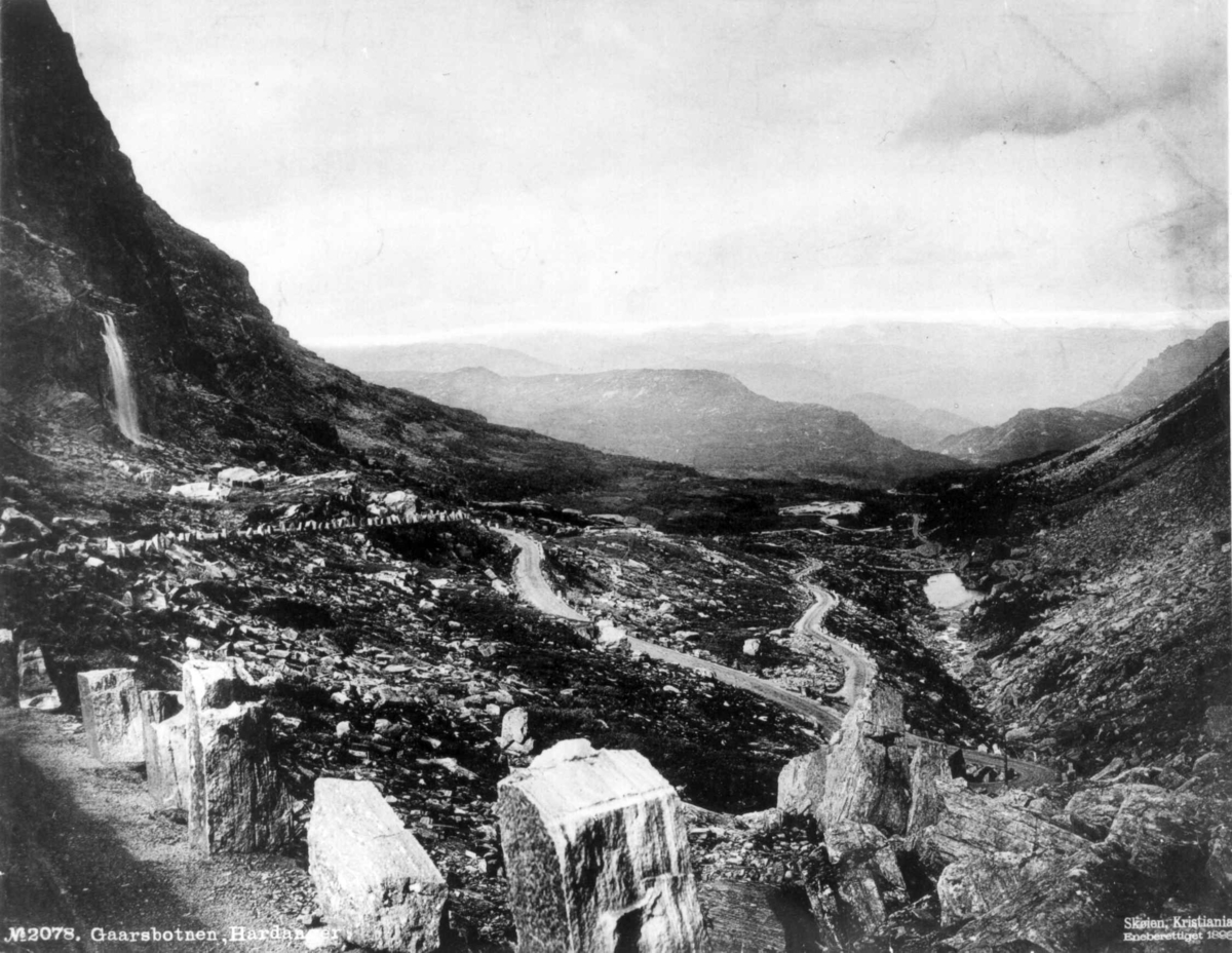 Marthinius Skøien, "Gaarsbotnen", Hordaland. Veiparti i fjellområde.