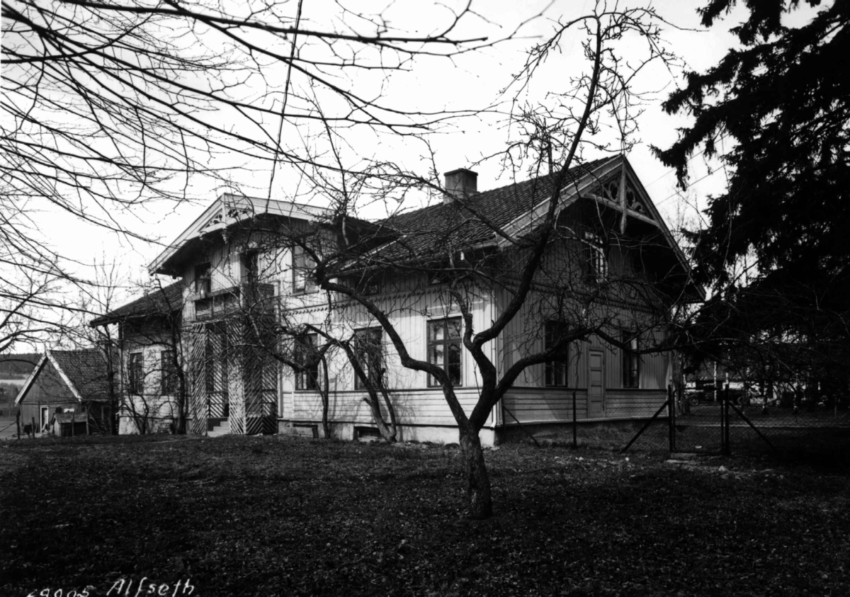 Anders Beer Wilse, Arveset gård, Oslo, Østre Aker. Våningshuset fotografert fra hagen.