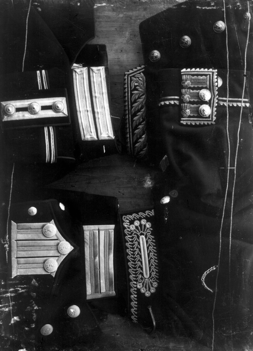 Marthinius Skøien, Uniformsdistinksjoner, ulike typer presenteres.