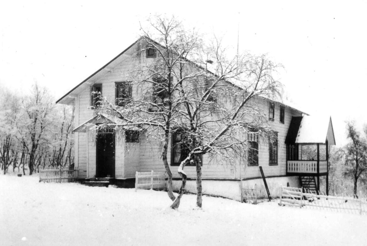 Ellisif Rannveig Wessel, Legeboligen til distriktslege Andreas B. Wessel, Kirkenes, Sør-Varanger, Finnmark, 1899.