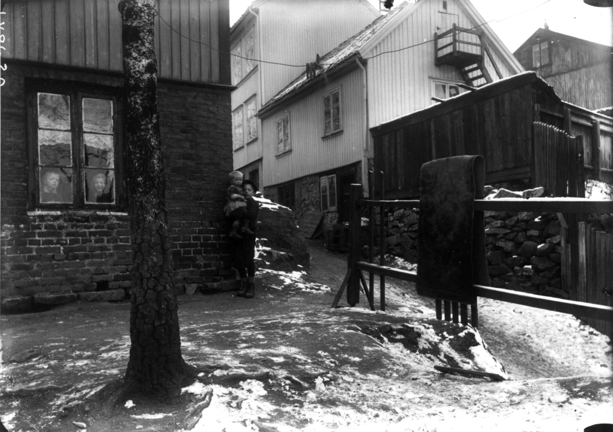 Nanna Broch, Boligbebyggelse, Hammersborg (ant.), Oslo. Fra boliginspektør Nanna Brochs boligundersøkelser i Oslo 1920-årene.
