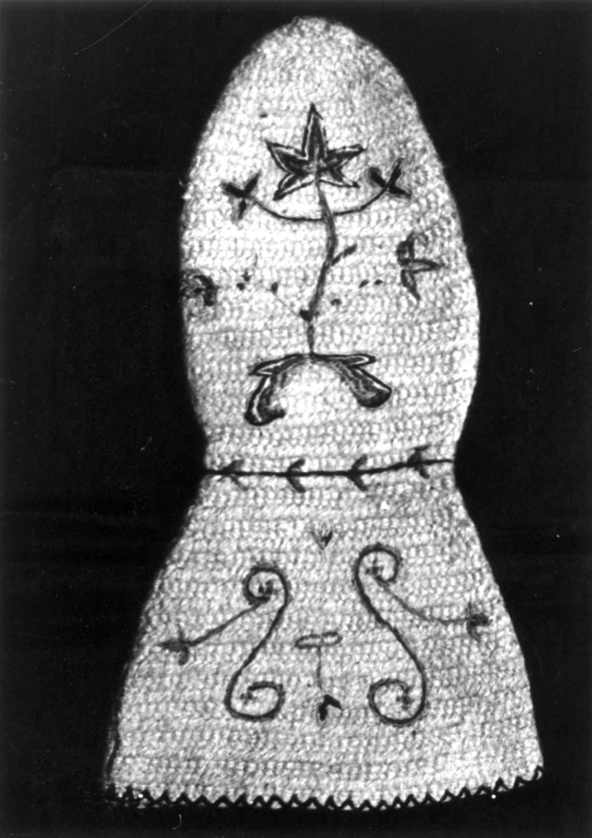 Anna Grostøl, Gammel vott med broderier. Nålebinding. Suldal Rogaland 1939.