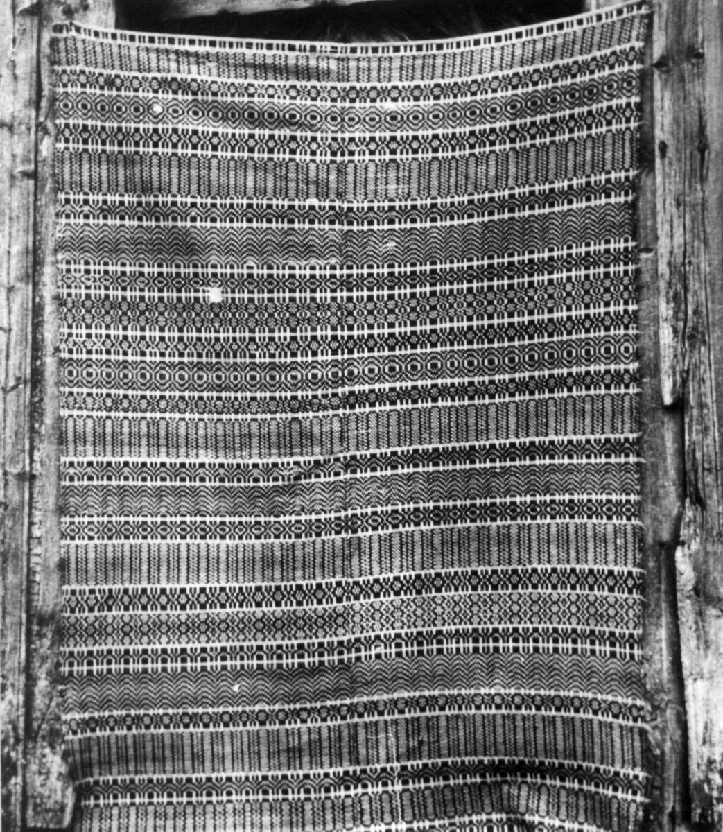 Anna Grostøl, Teppe i skillbragd. Eiken, Hægesbostad, Vest-Agder 1937.