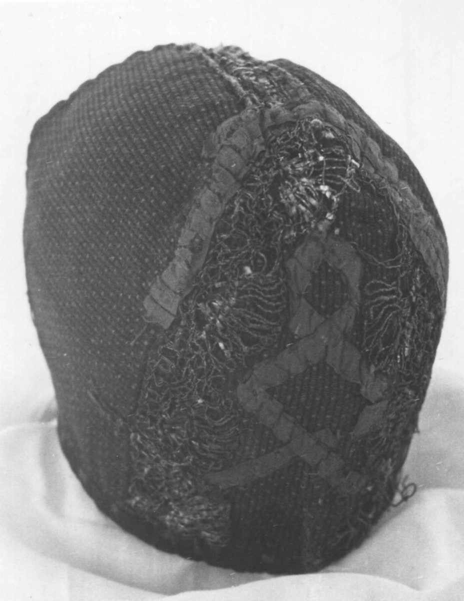 Anna Grostøl, Dåpslue til gutt. Åseral, Vest-Agder 1943.