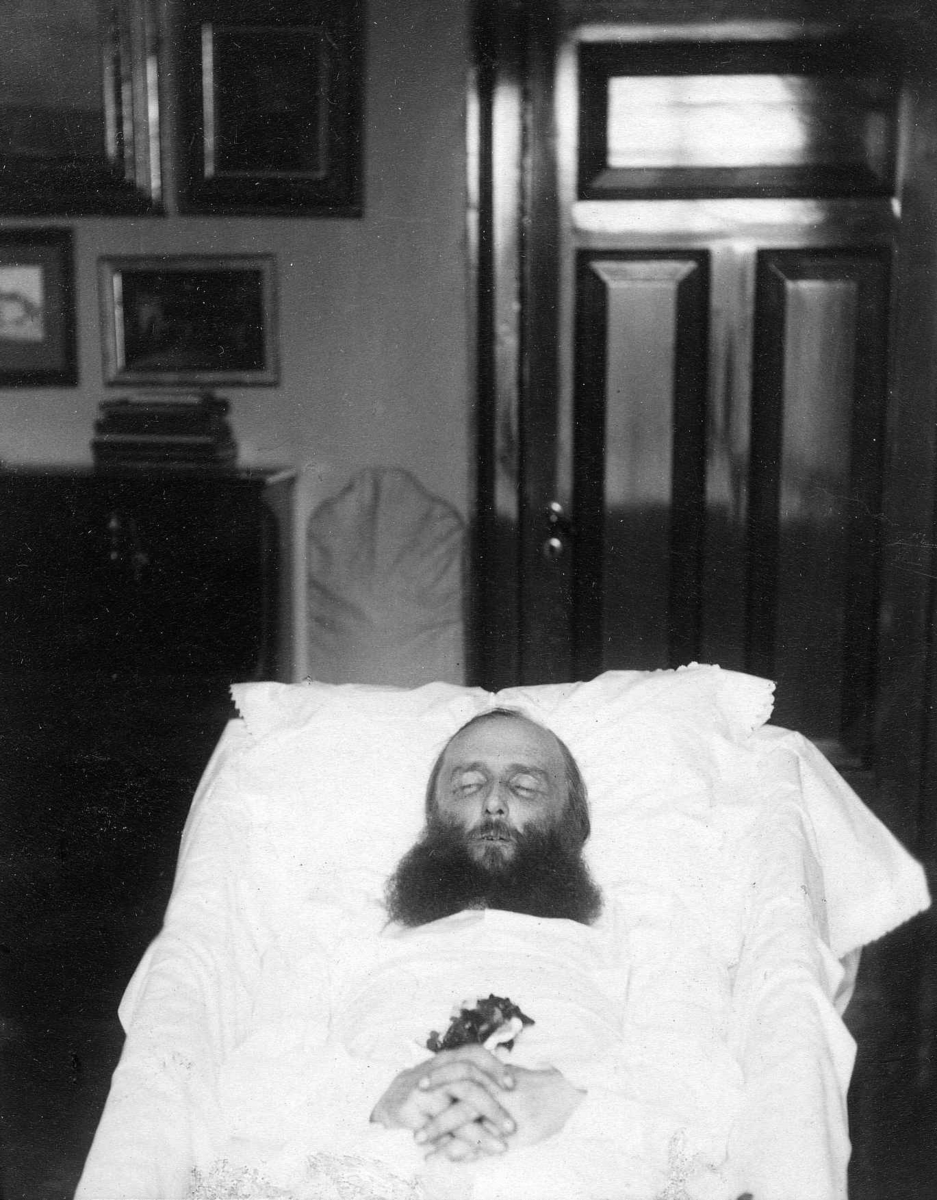 Ukjent, Post mortem-fotografi. Diderik Maria Aall på likbåren.