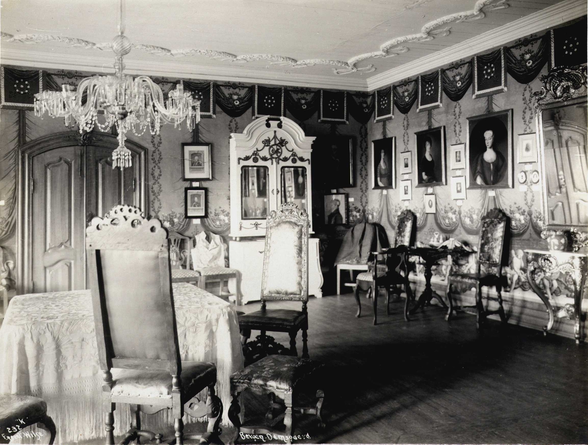 Anders Beer Wilse, Stuens interiør, Damsgård hovedgård, Bergen, Hordaland. Fotografert 1912.