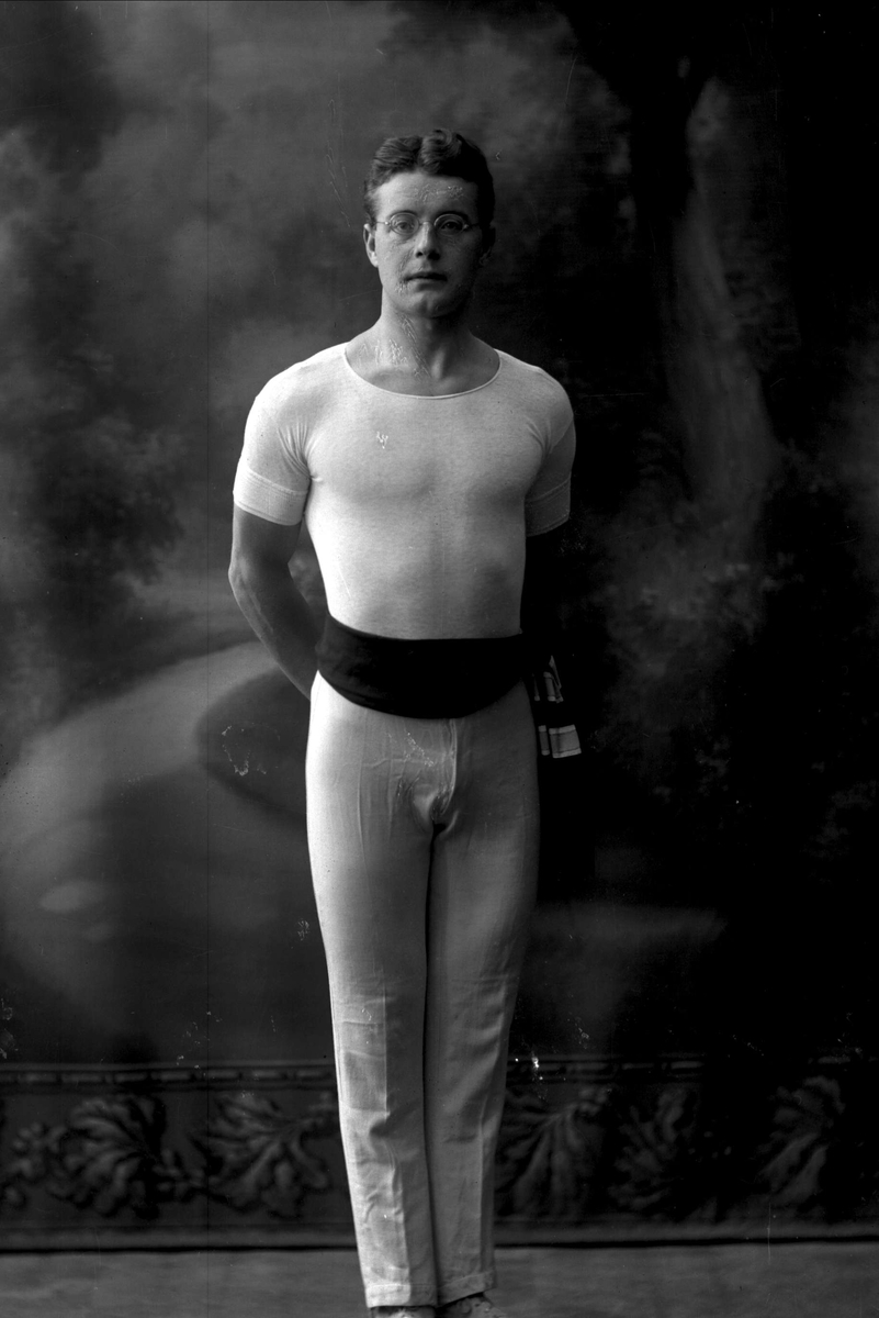 Gustav Borgen, Portrett, turner i turndrakt, Einar Søhal.