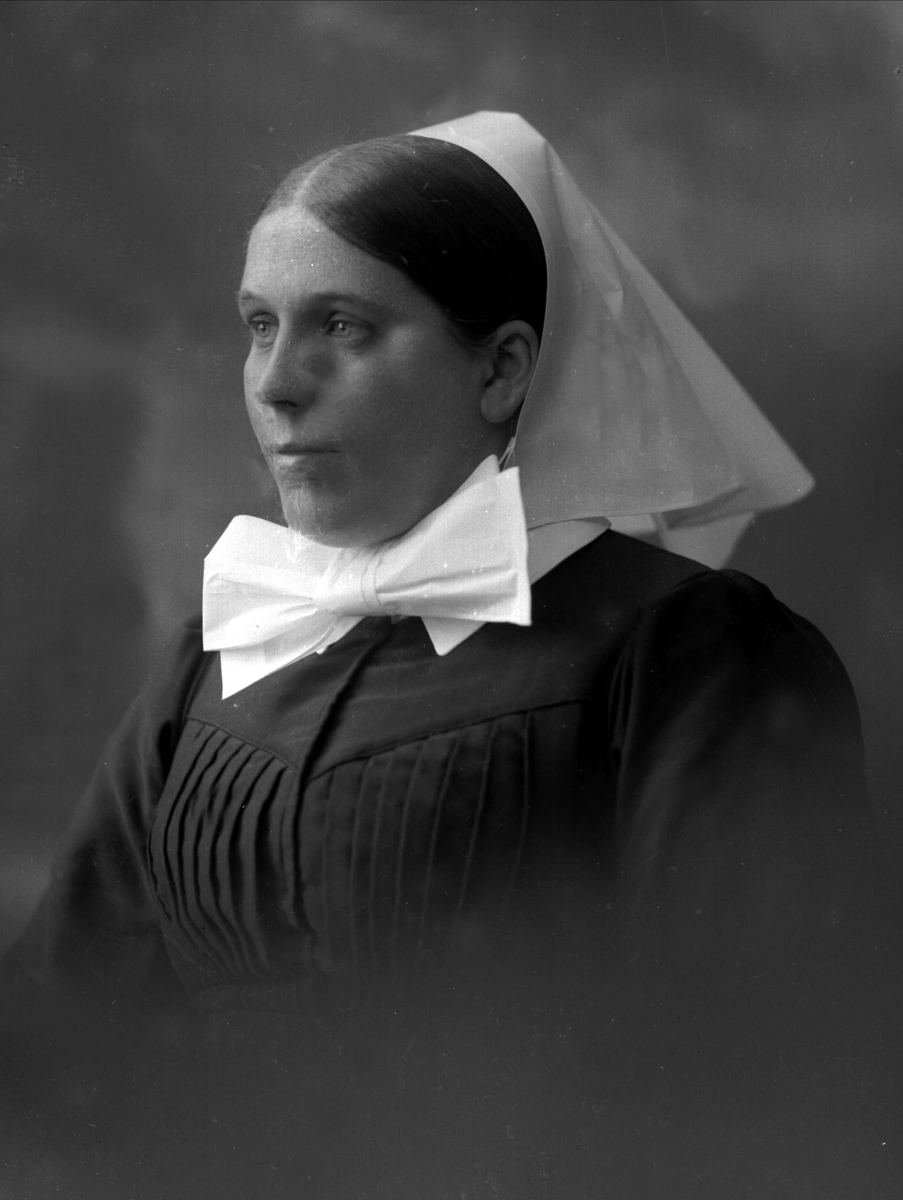 Gustav Borgen, Portrett, sykepleier, søster Otilie Borgen.