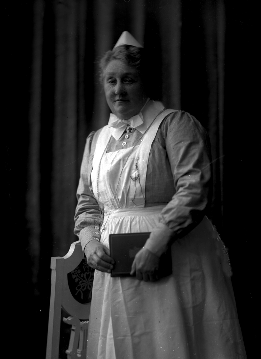 Gustav Borgen, Portrett, sykepleier. Søster Helga Hegerstrøm.