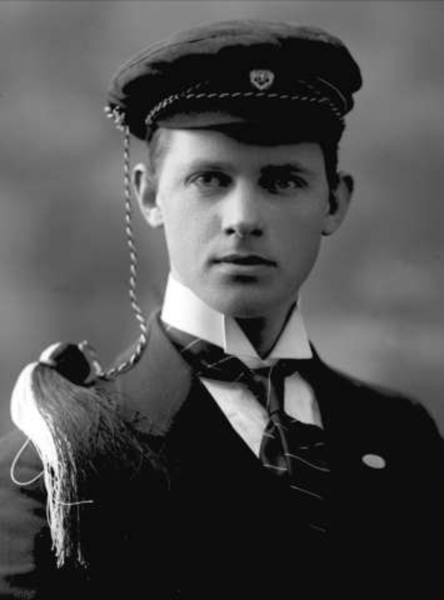 Gustav Borgen, Portrett, mann med studentlue, K Øvstedal.