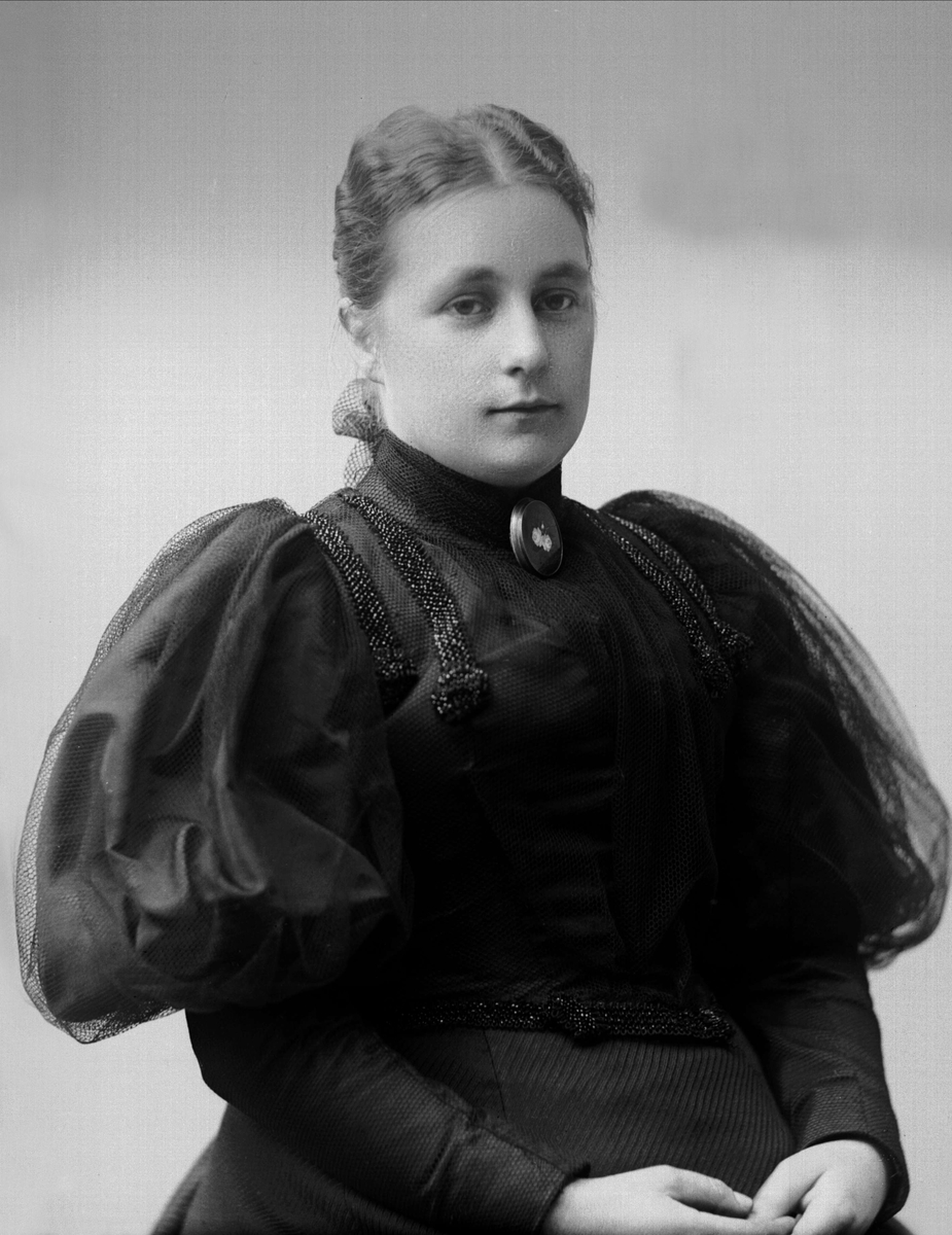 Gustav Borgen, Portrett, Louisa Augusta Øwre Hansen (f. i Ålesund, 1864-1905).
