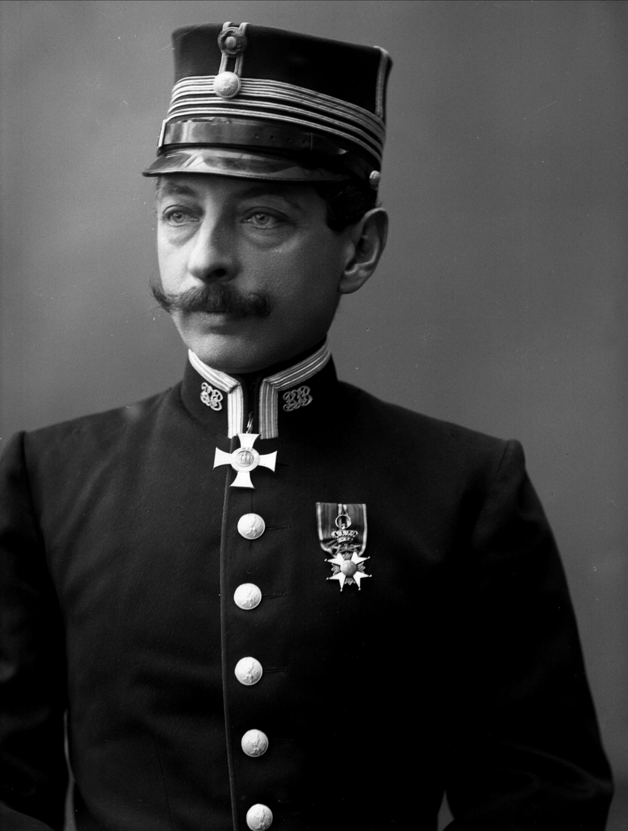 Gustav Borgen, Portrett, Sigwald Bull i uniform.