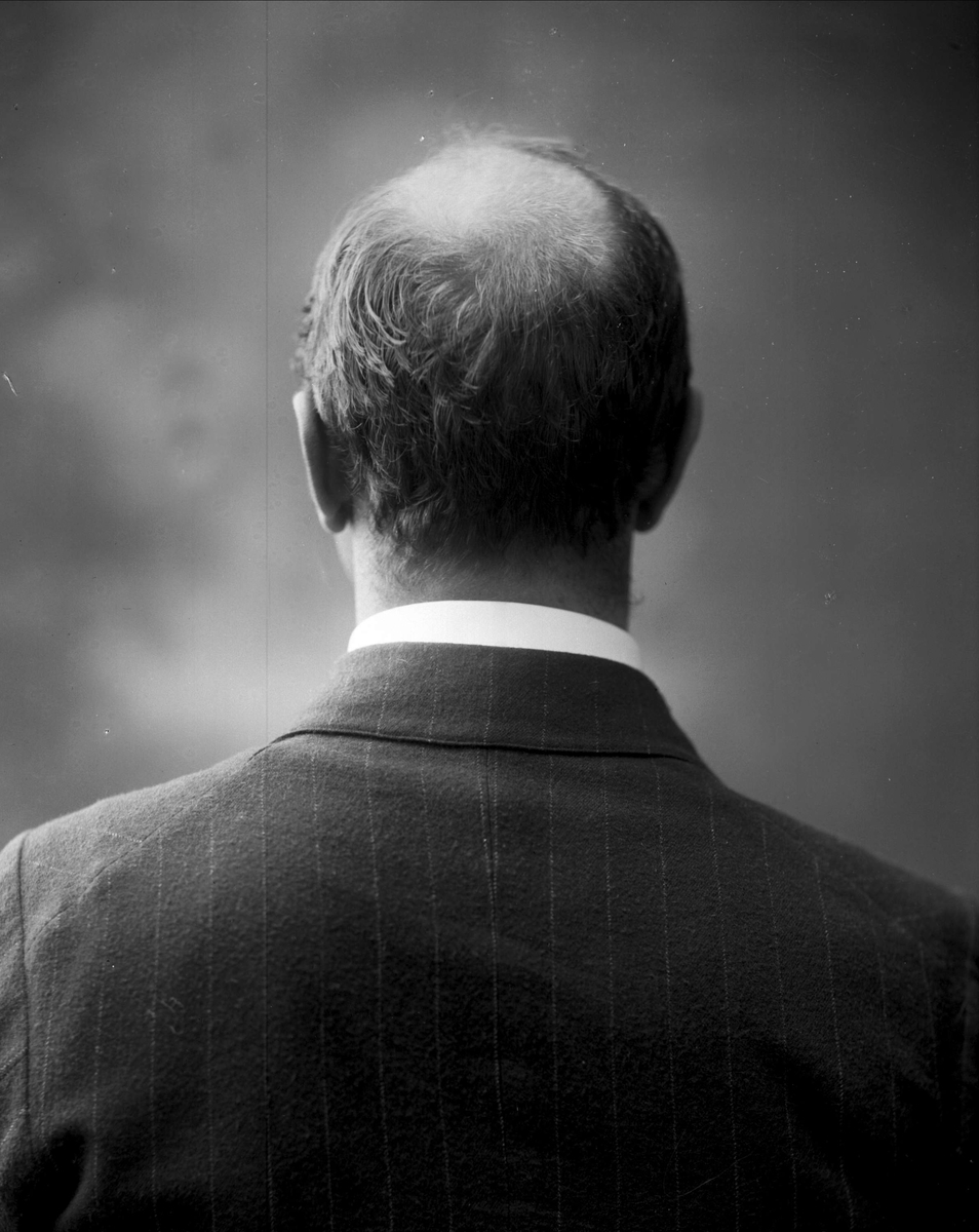 Gustav Borgen, Portrett, bakhodet på mann.