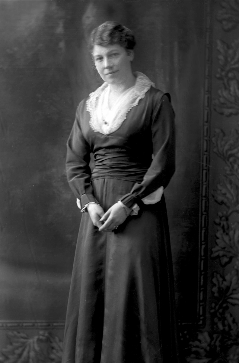 Gustav Borgen, Portrett av Antoinette Therese cappelen født von der Lippe, fotografert i 1916.
