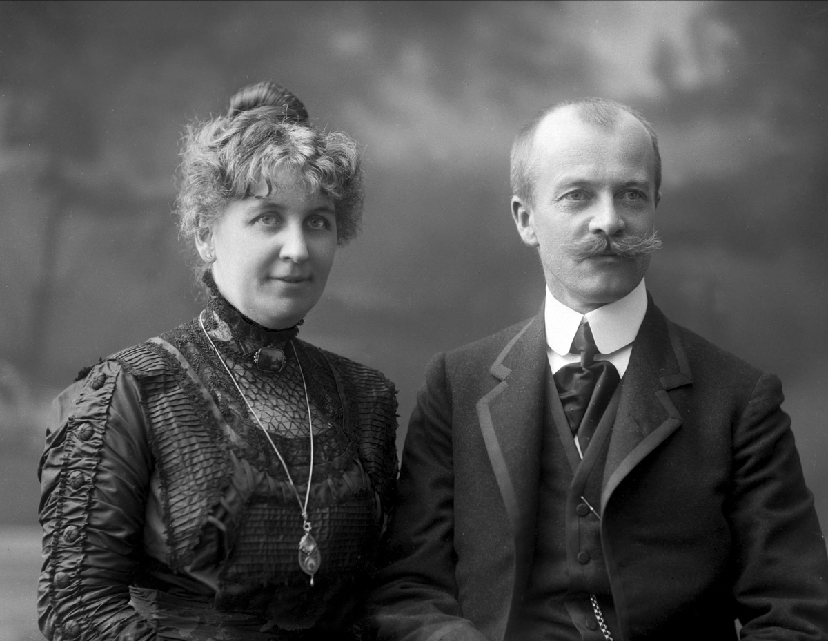 Gustav Borgen, Gruppeportrett, Axel Damman og hustru Gunhild Marie.