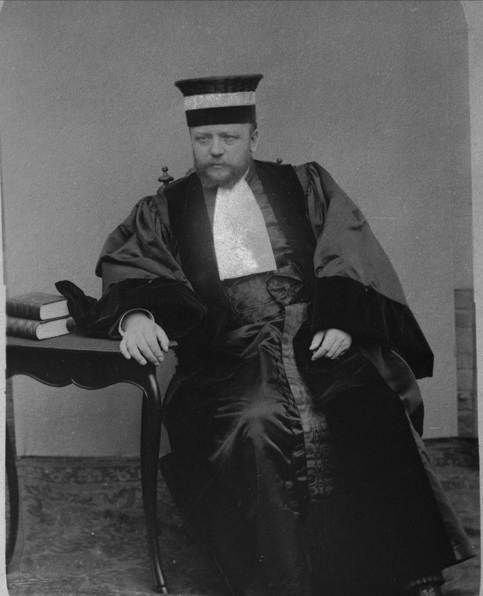 Gustav Borgen, Avfotografering. Portrett, mann i dommerdrakt(?)