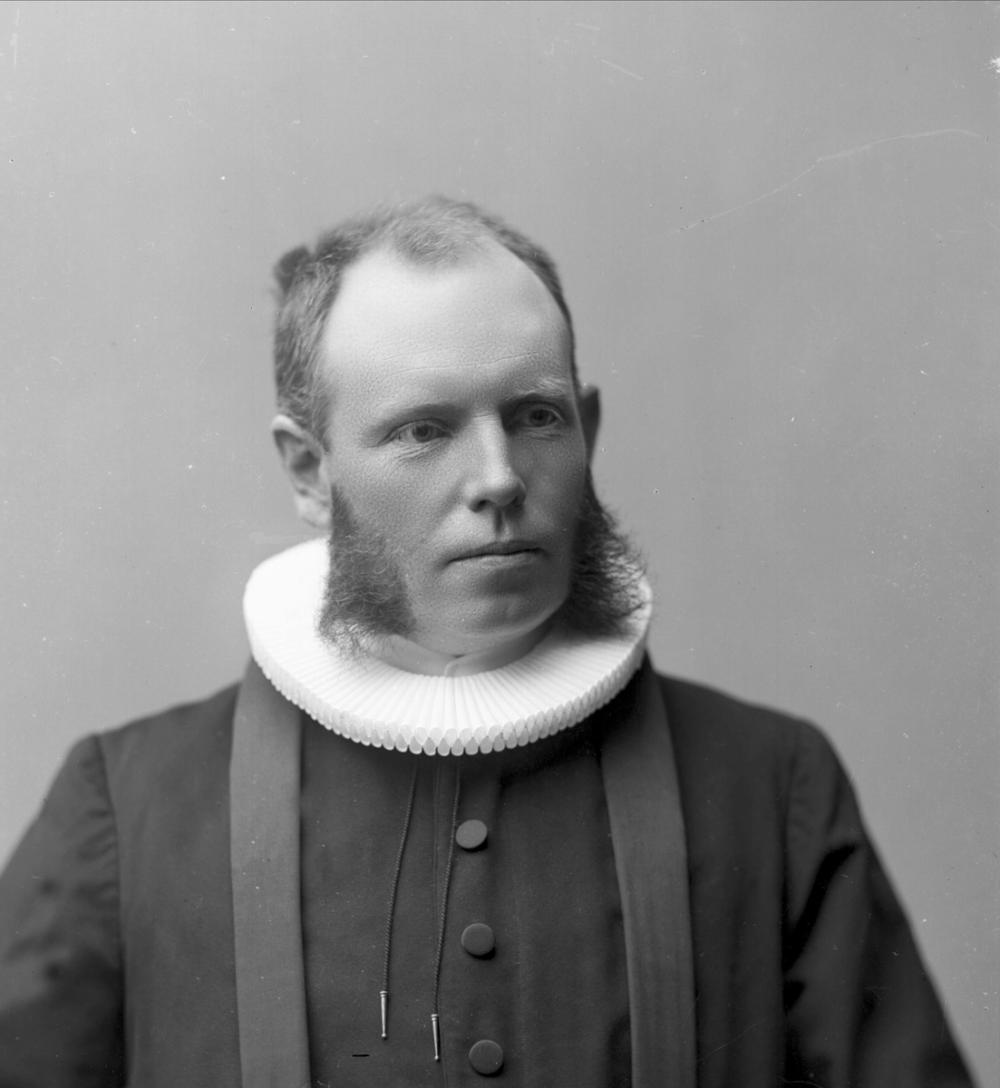Gustav Borgen, Portrett, mann i prestedrakt. P H Rynning.