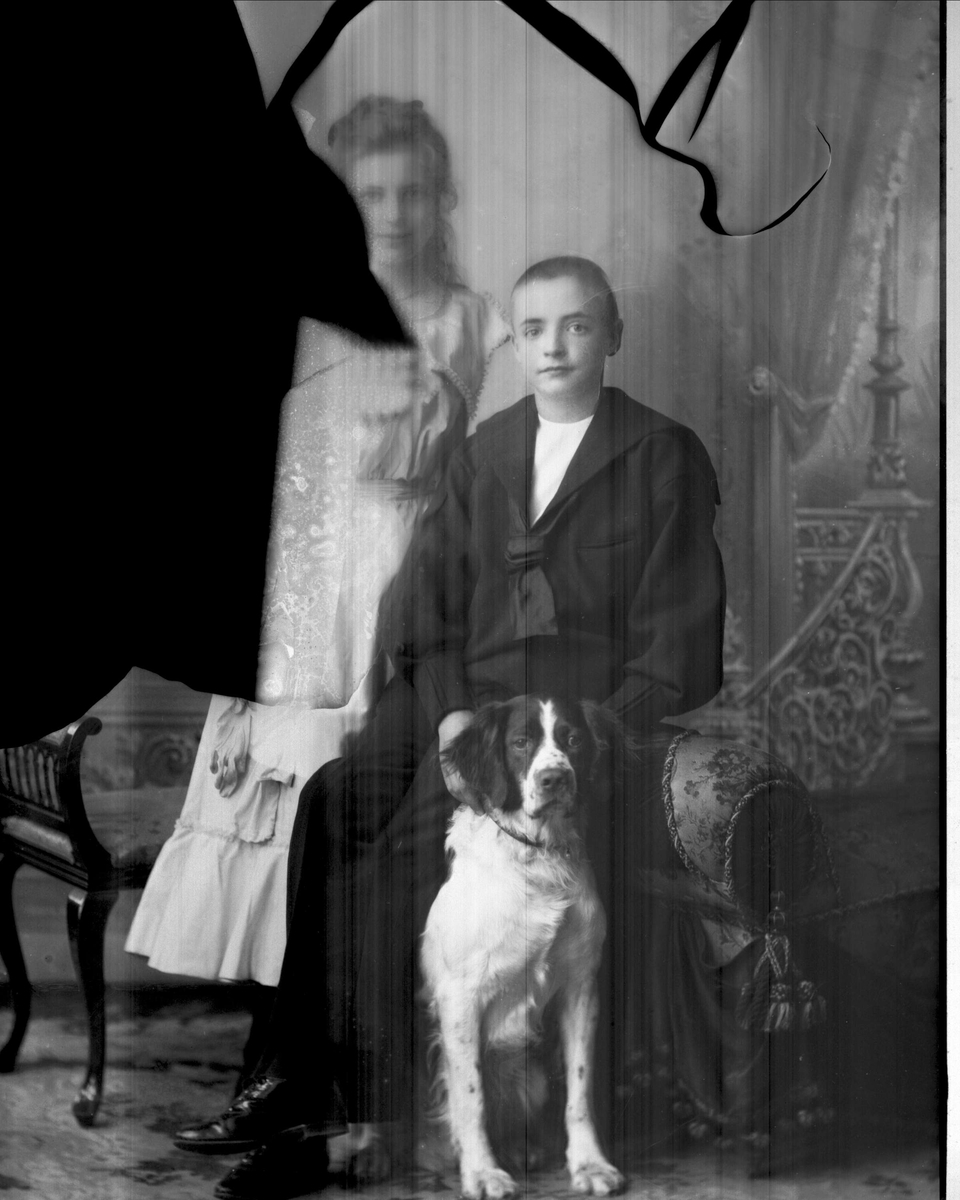 Gustav Borgen, Gruppeportrett. Grosserer Hagerups barn med hund.