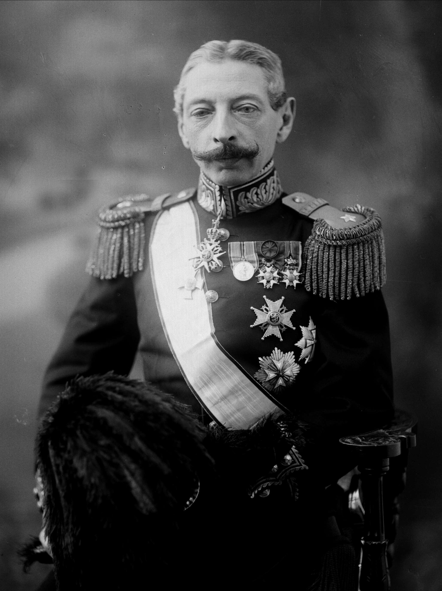 Gustav Borgen, Portrett, Sigwald Bull i uniform.