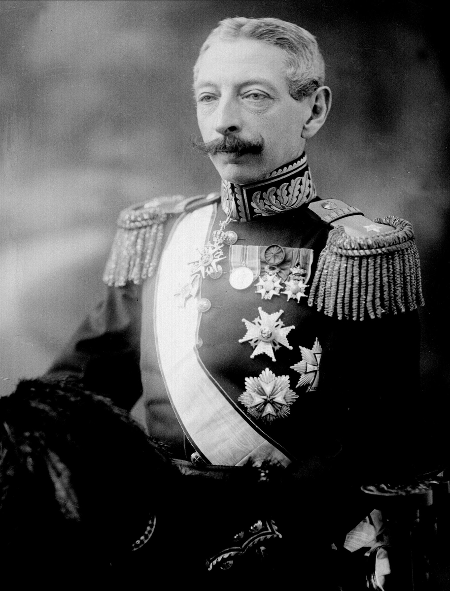 Gustav Borgen, Portrett, Sigwald Bull i uniform.
