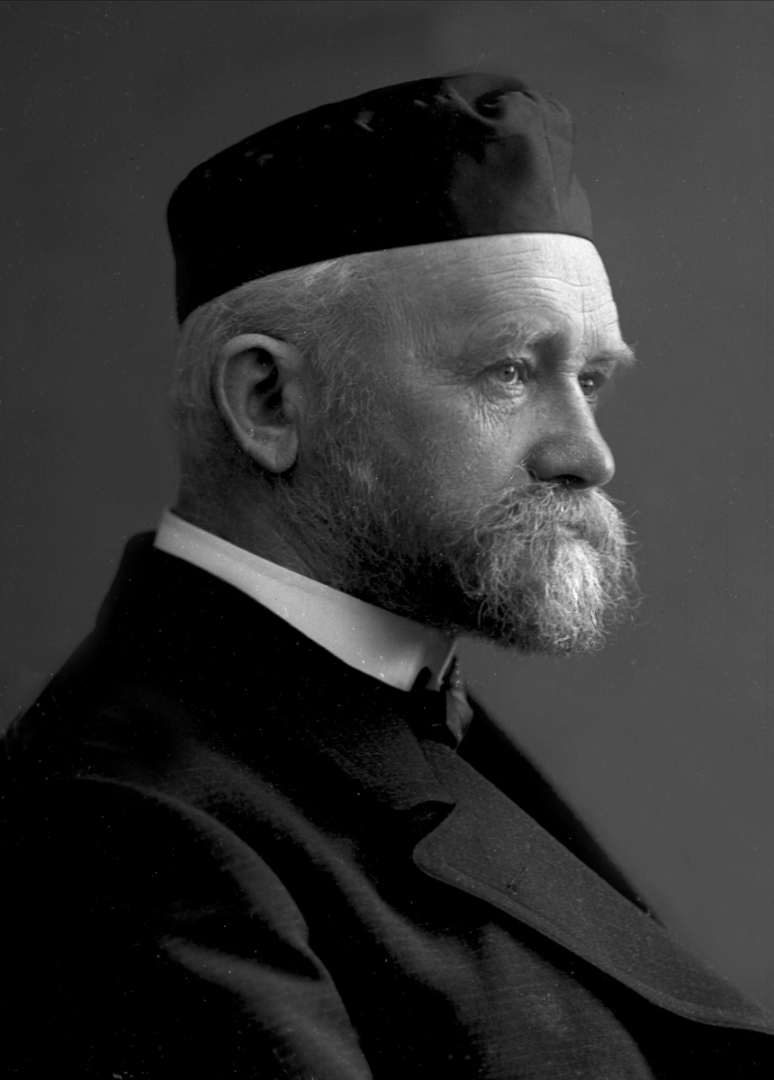 Gustav Borgen, Portrett, prost Jervel, med kalott.