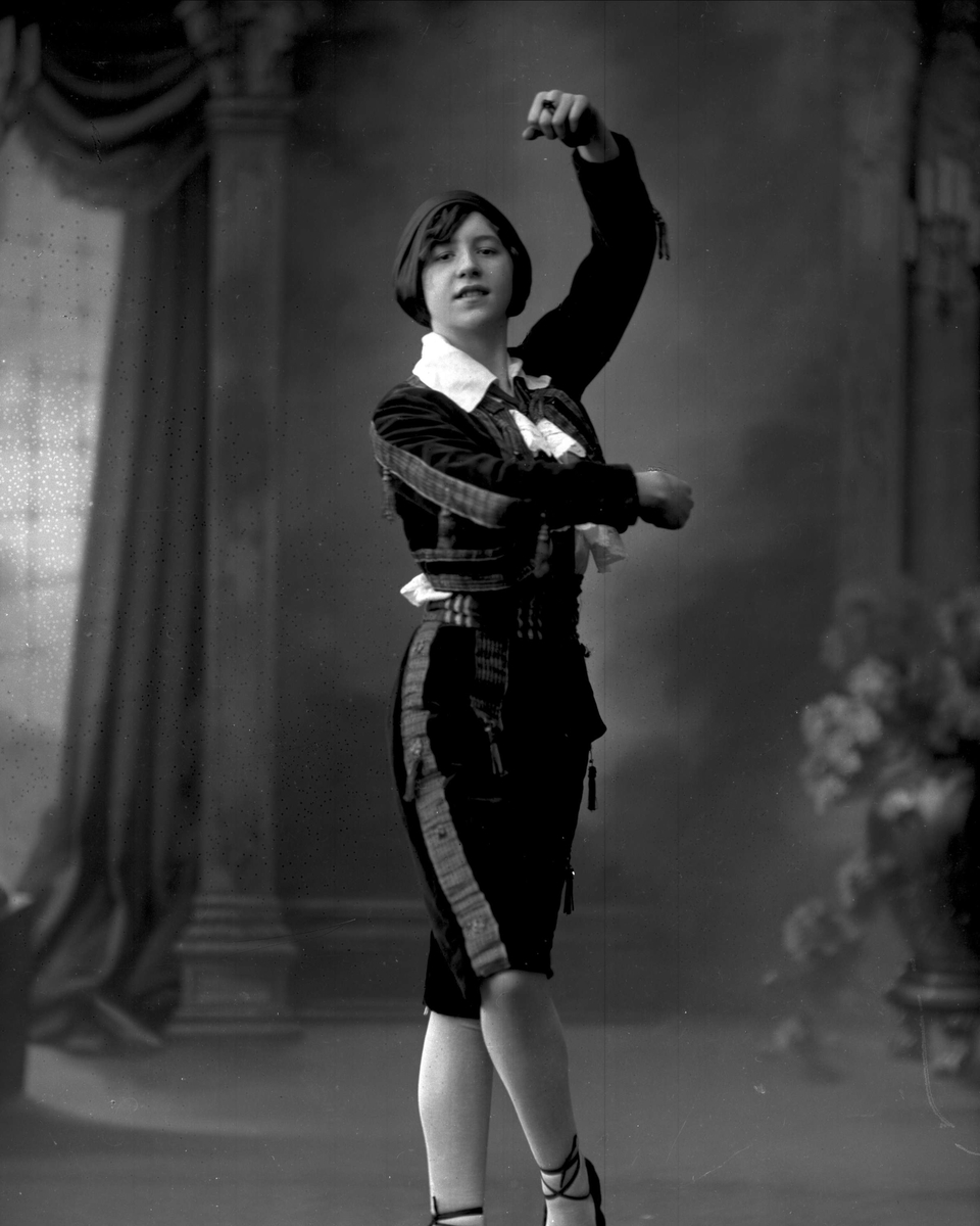 Gustav Borgen, Portrett, frøken Buttedal danser.