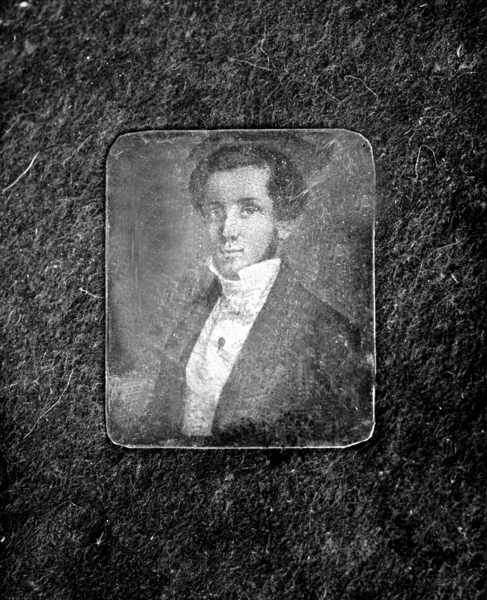 Gustav Borgen, Avfotografering. Portrett, mann. Daguerreotypi uten ramme?