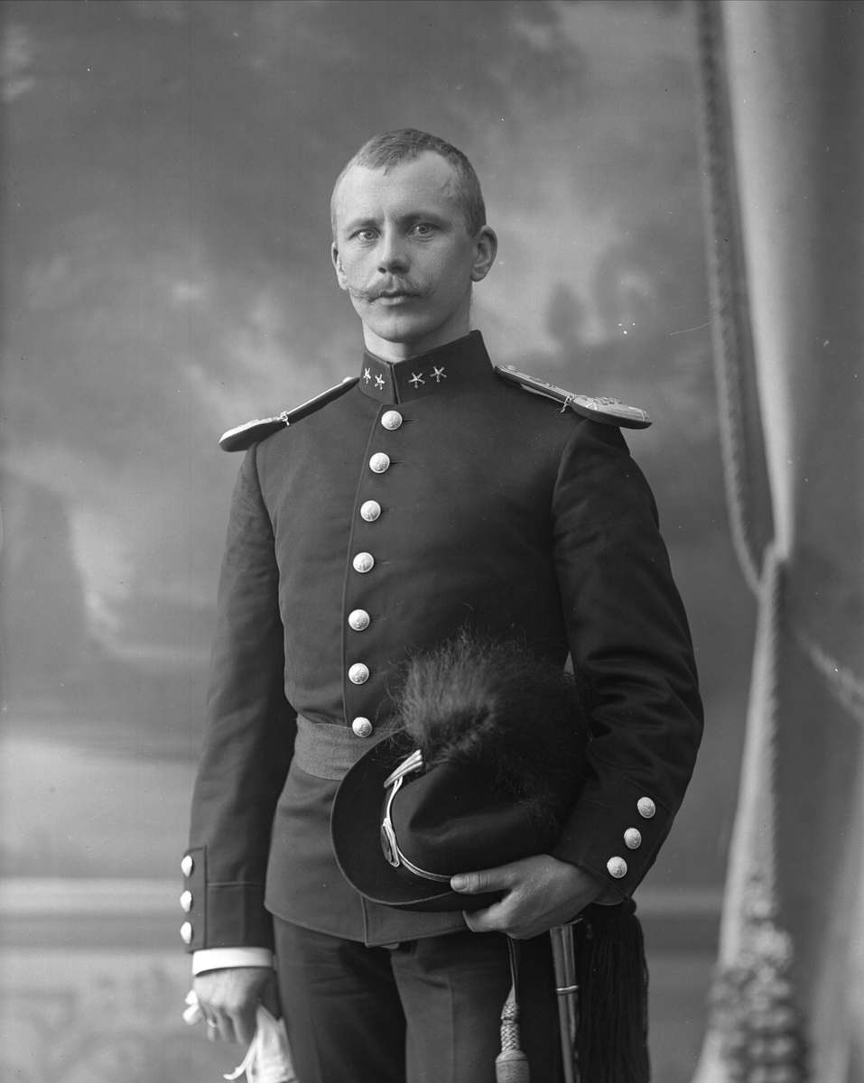 Gustav Borgen, Portrett, Reinert Reinertsen, i uniform som premierløytnant ved Norske Jegerkorps.