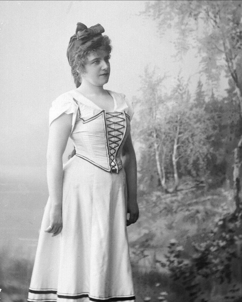 Gustav Borgen, Portrett, sopran Ina Madsen i operaen "Carmen".
