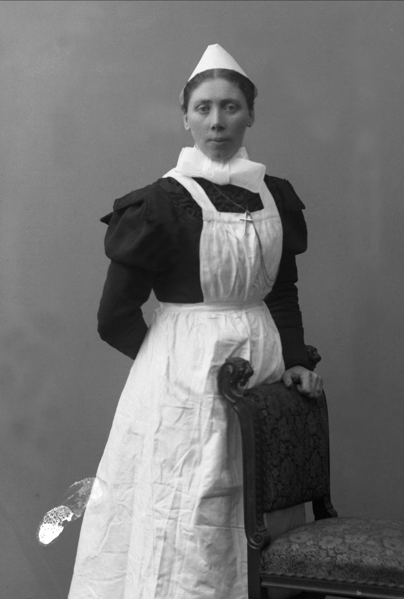 Gustav Borgen, Portrett, sykepleier, søster Runde.