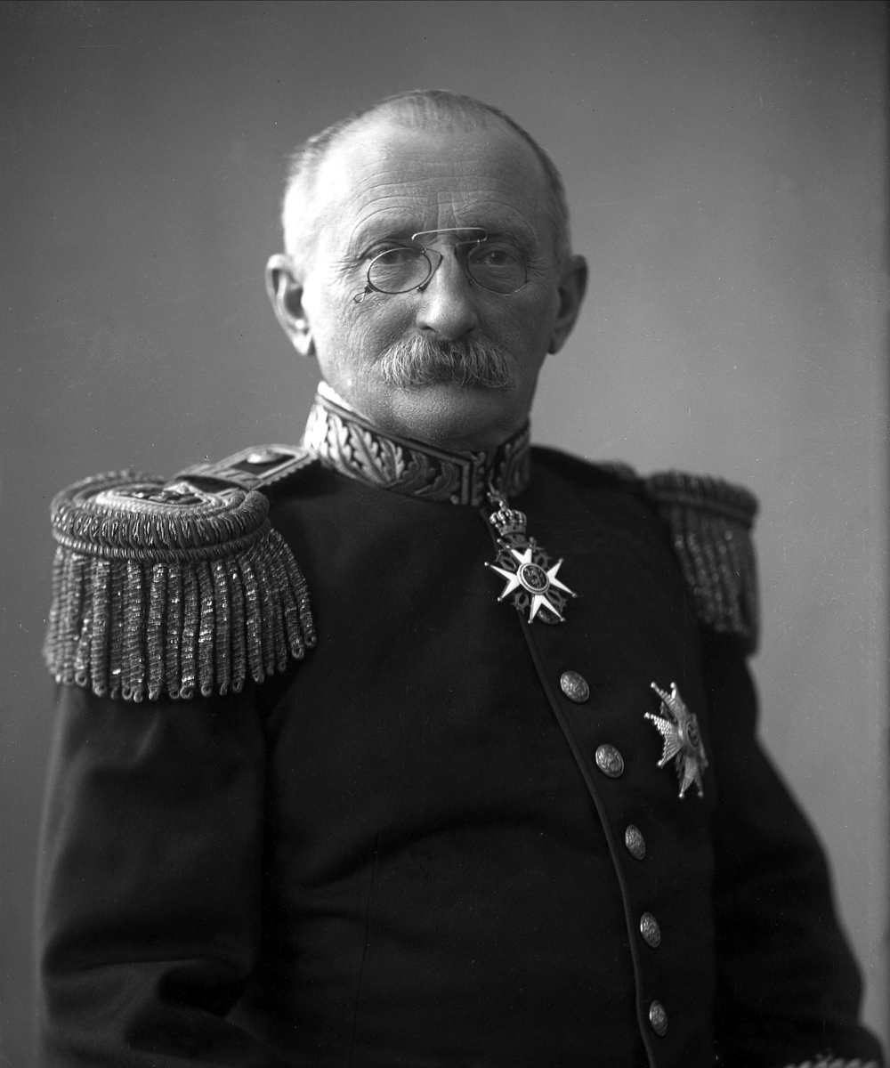 Gustav Borgen, Portrett, Hans Wilhelm Dopp Mandall Keilhau, i uniform som generalmajor og generalintendant.