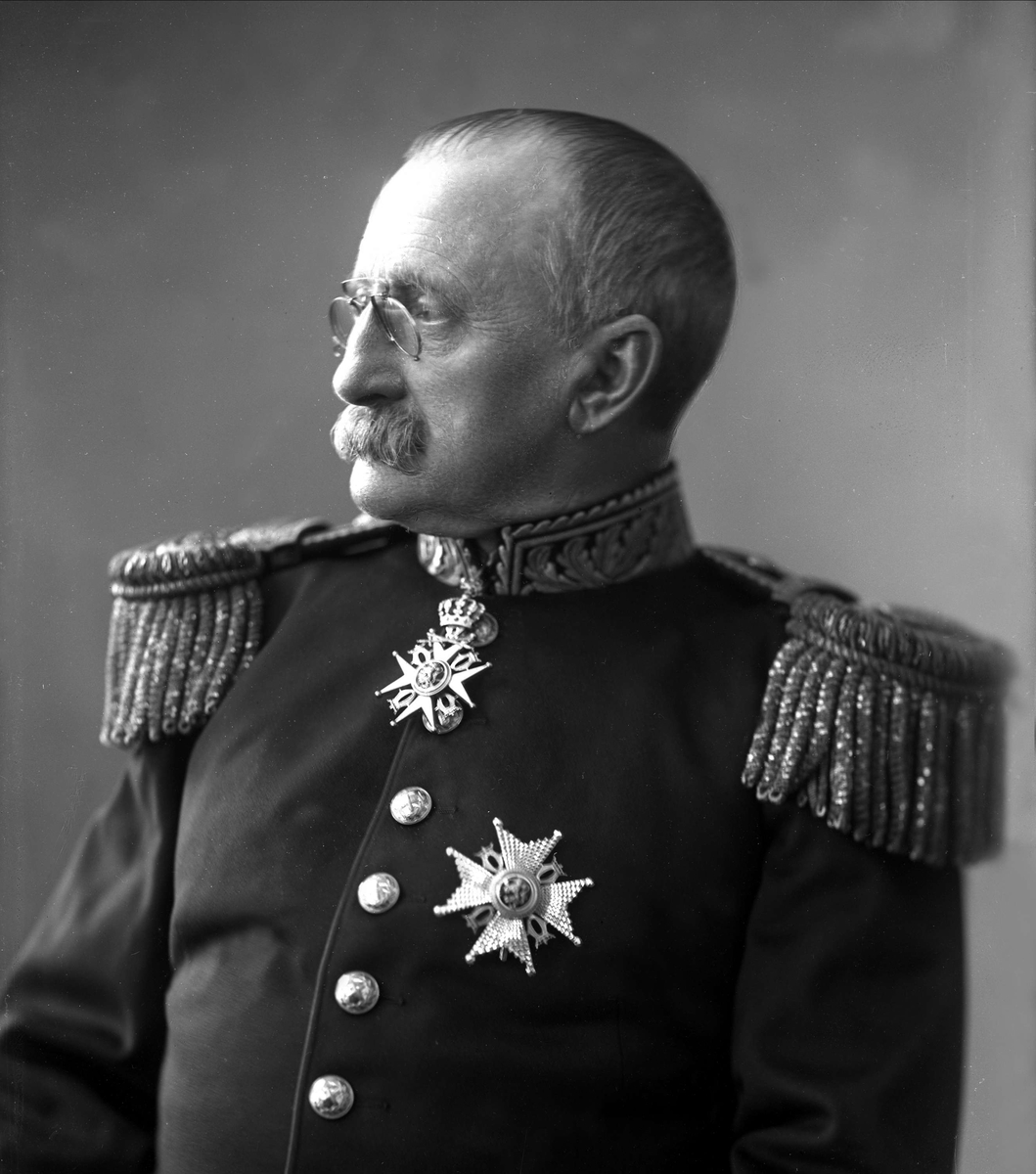 Gustav Borgen, Portrett, Hans Wilhelm Dopp Mandall Keilhau, i uniform som generalmajor og generalintendant.