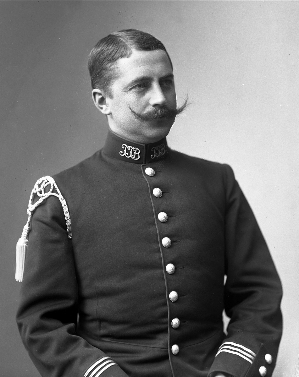 Gustav Borgen, Portrett, Ivar Aavatsmark i uniform.