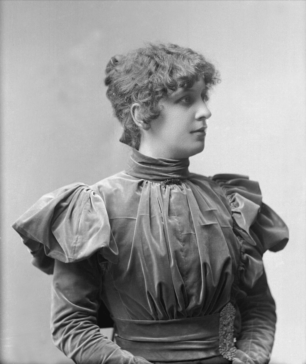 Gustav Borgen, Portrett, fru Ulla Dammann. (Gunhild Marie)