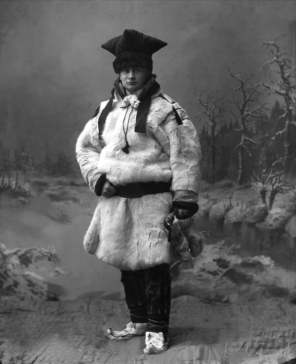 Gustav Borgen, Portrett, skogforvalter Løvenskiold i samisk drakt.