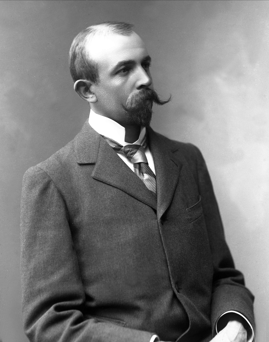 Gustav Borgen, Christopher Tostrup Paus (1862–1943), greve, pavelig kammerherre, kunstsamler, godseier, arving til trelastfirmaet Tostrup & Mathiesen.