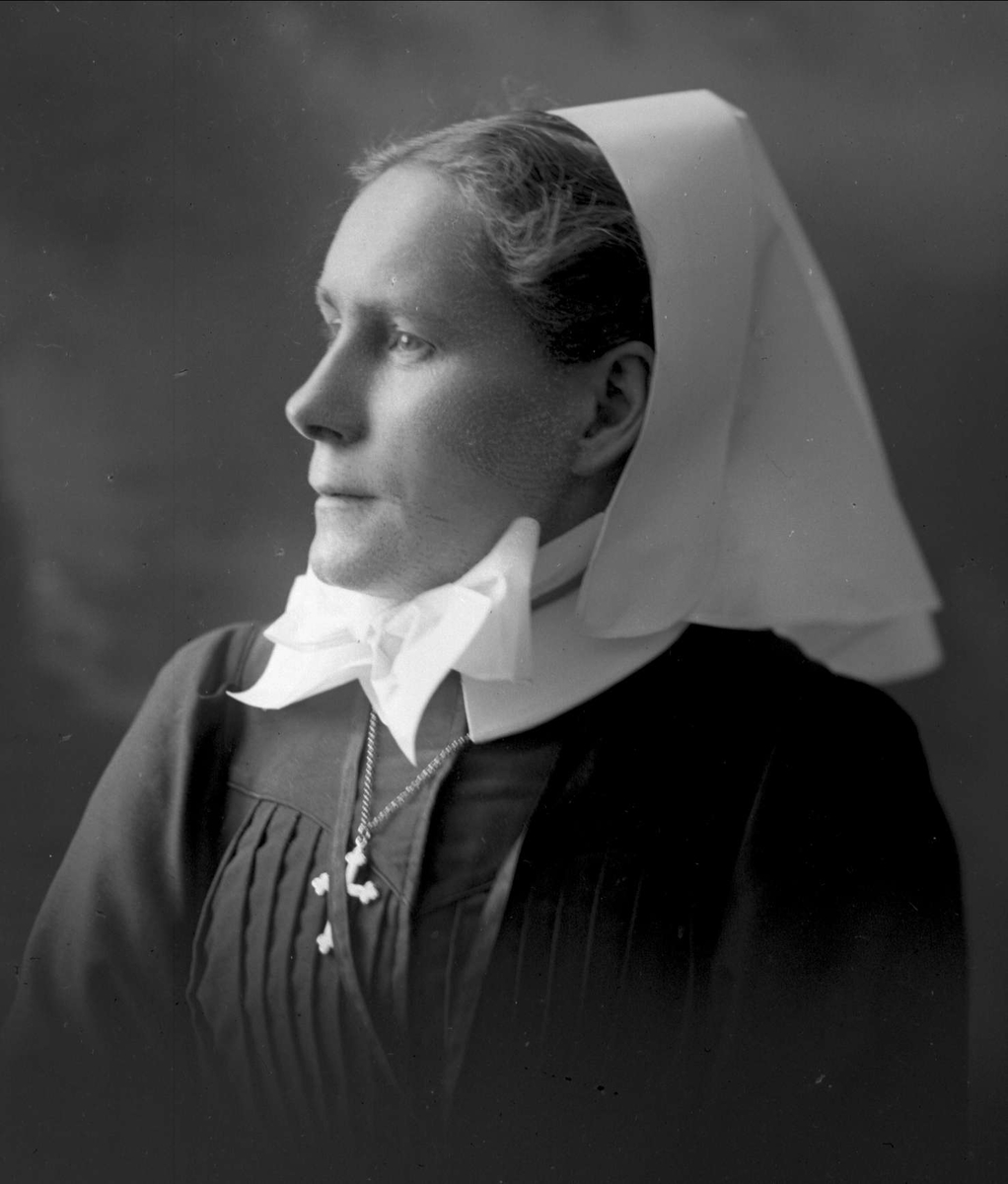 Gustav Borgen, Portrett, sykepleier, søster Andrea Olsen.