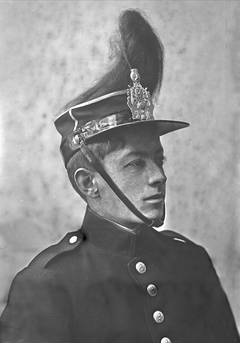 Gustav Borgen, Portrett, mann i kadettuniform.