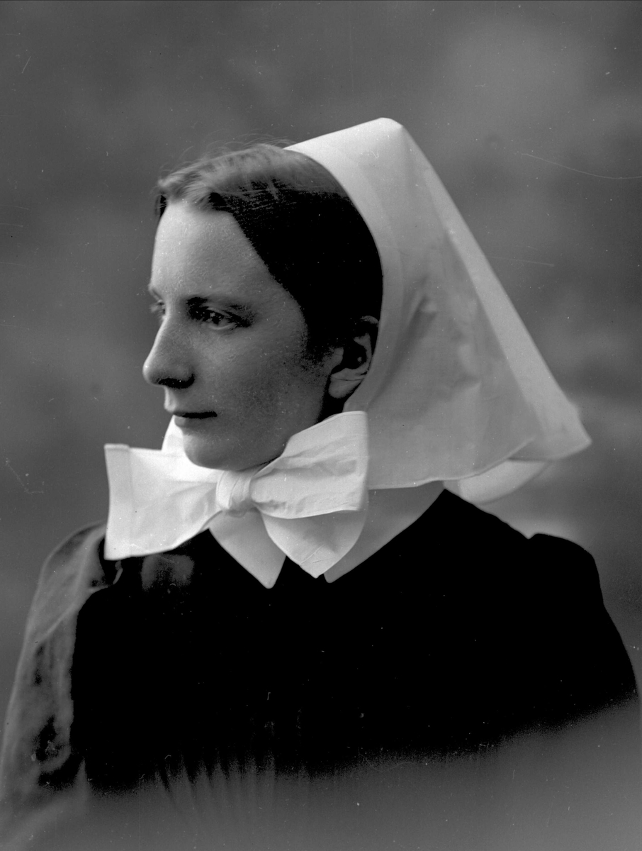 Gustav Borgen, Portrett, sykepleier. Søster Bertha Løken.