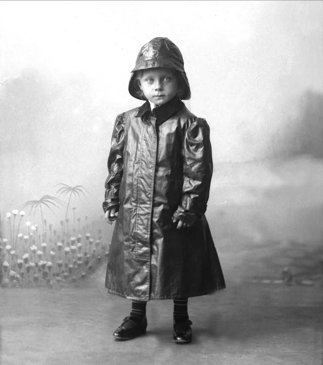 Gustav Borgen, Portrett, barn i oljehyre. Kaptein Røeds datter.